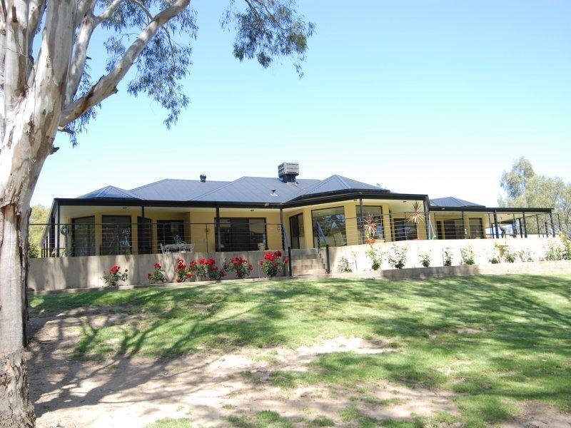 541 Warren Drive, Deniliquin NSW 2710