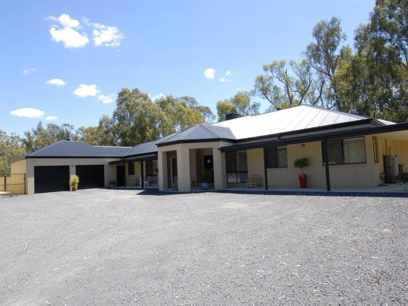 541 Warren Drive, Deniliquin NSW 2710