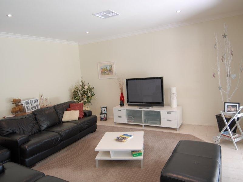 541 Warren Drive, Deniliquin NSW 2710
