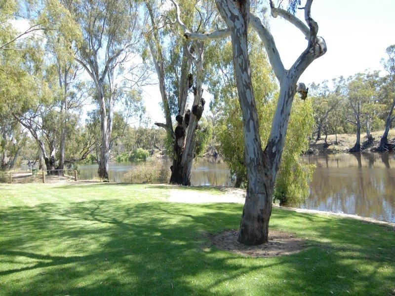 541 Warren Drive, Deniliquin NSW 2710