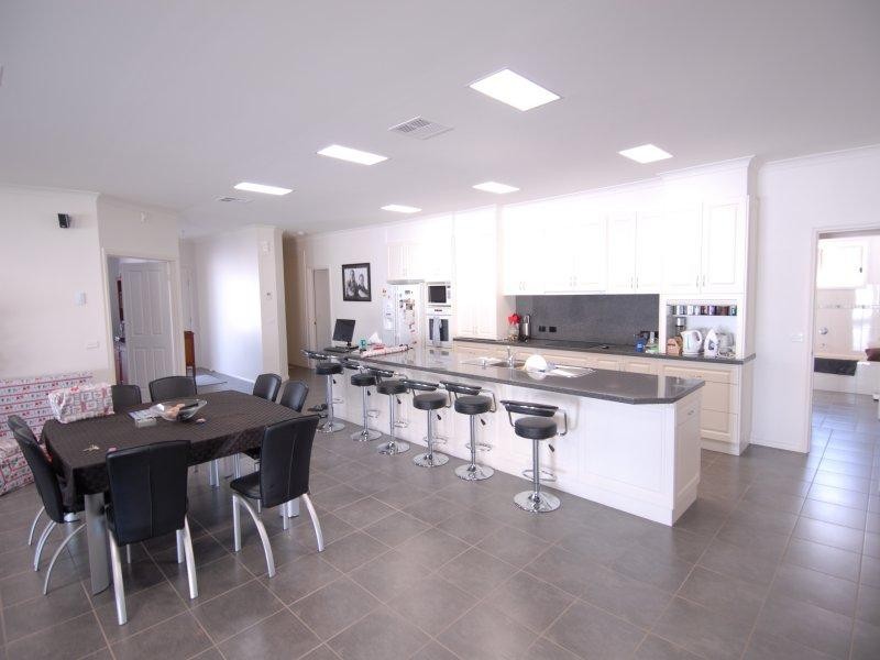 7 Thomas Court, Deniliquin NSW 2710