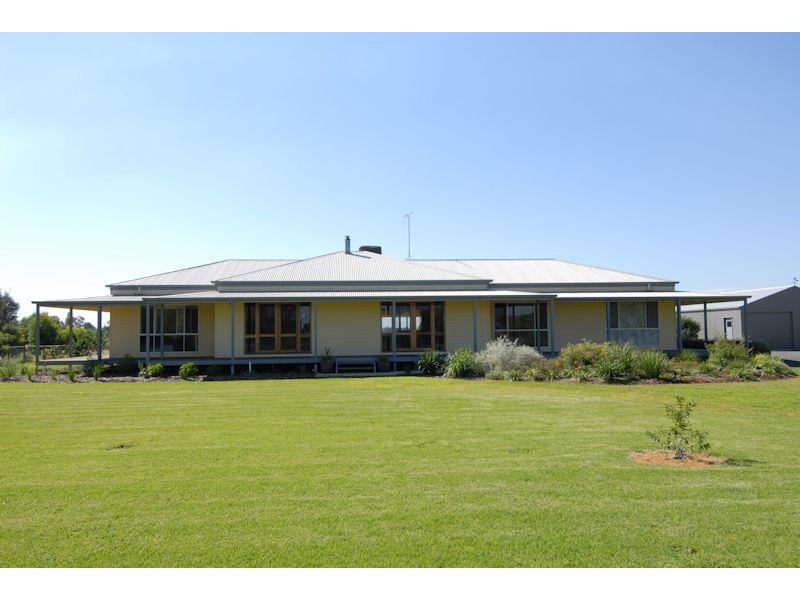 335 Flanagans Lane, Deniliquin NSW 2710
