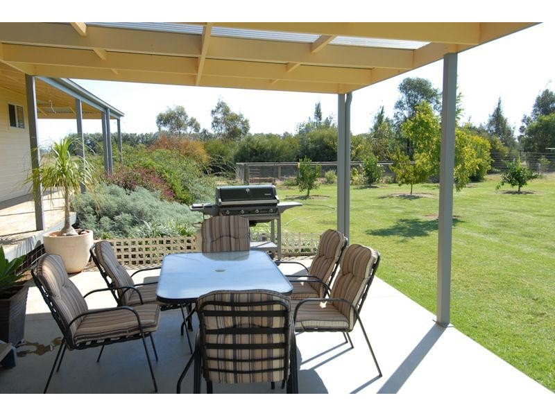 335 Flanagans Lane, Deniliquin NSW 2710