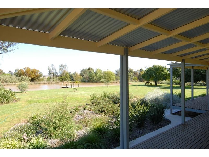 335 Flanagans Lane, Deniliquin NSW 2710