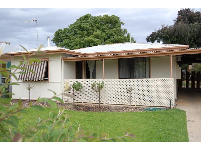 296 Sloane Street, Deniliquin NSW 2710