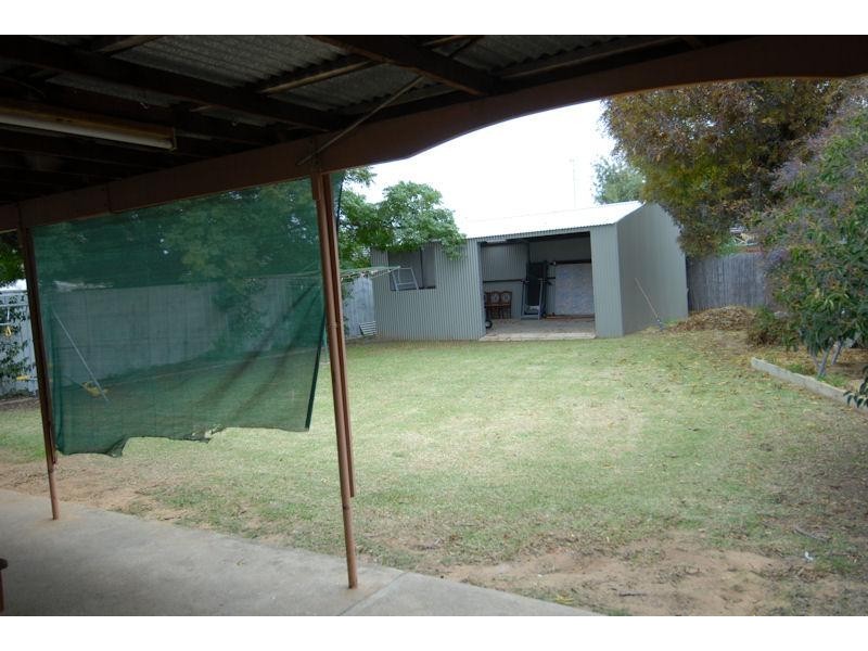 296 Sloane Street, Deniliquin NSW 2710