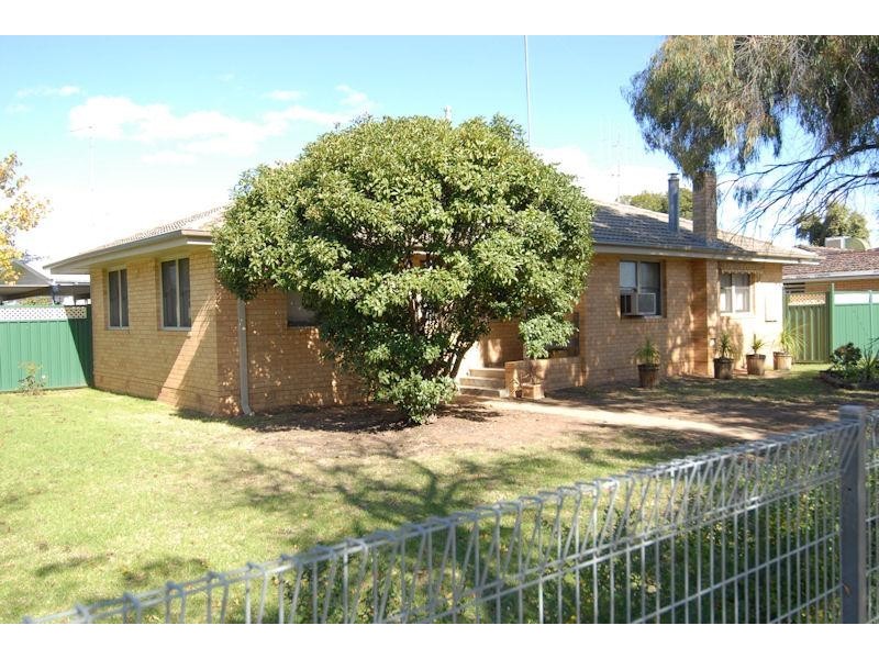 124 Butler Street, Deniliquin NSW 2710