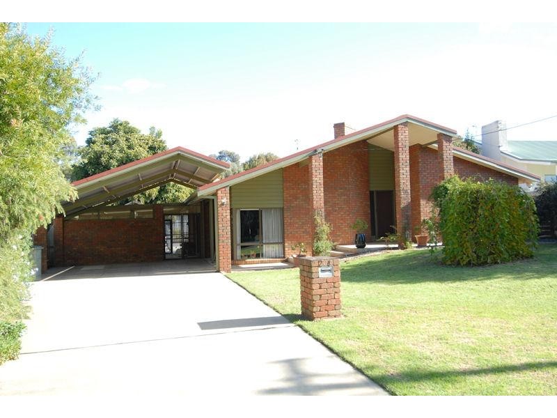 204 Victoria Street, Deniliquin NSW 2710