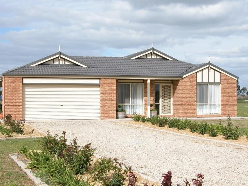 114 McCrabb Road, Deniliquin NSW 2710