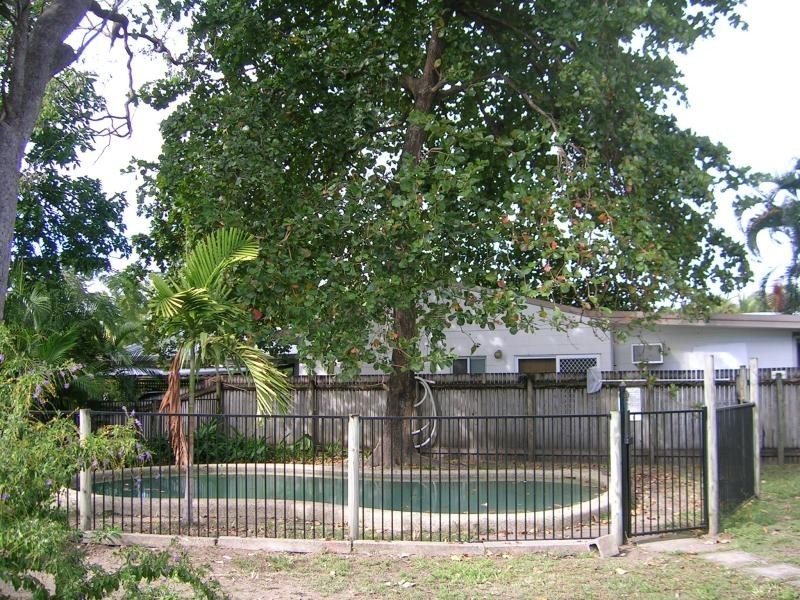 80 Baronia Crescent, Holloways Beach QLD 4878