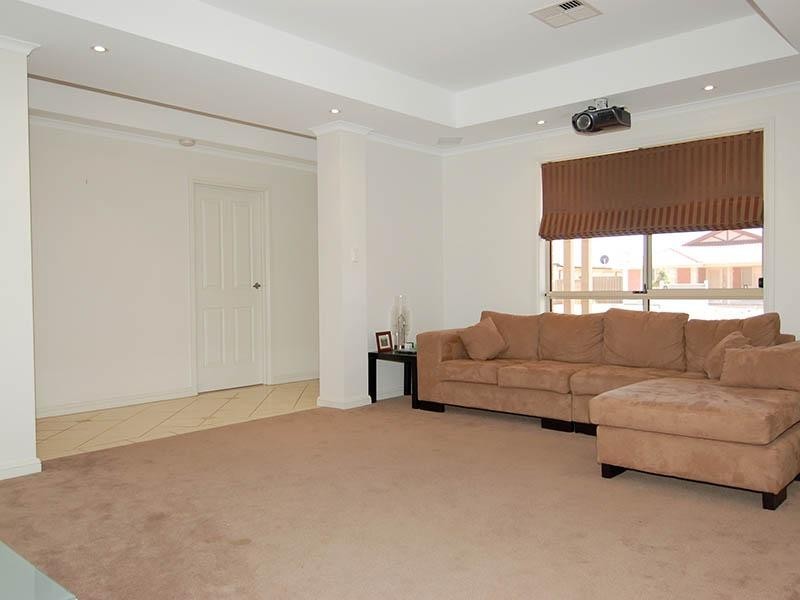 73 PRESIDENT AVENUE, Andrews Farm SA 5114