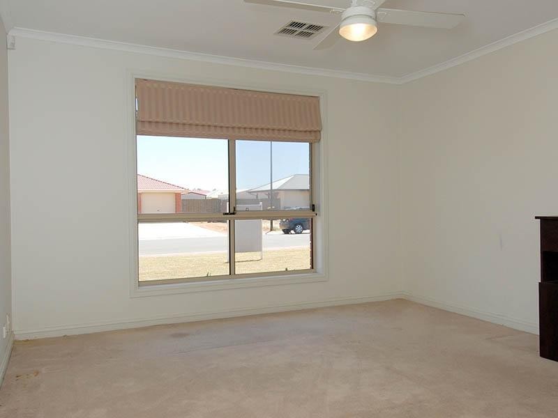 73 PRESIDENT AVENUE, Andrews Farm SA 5114