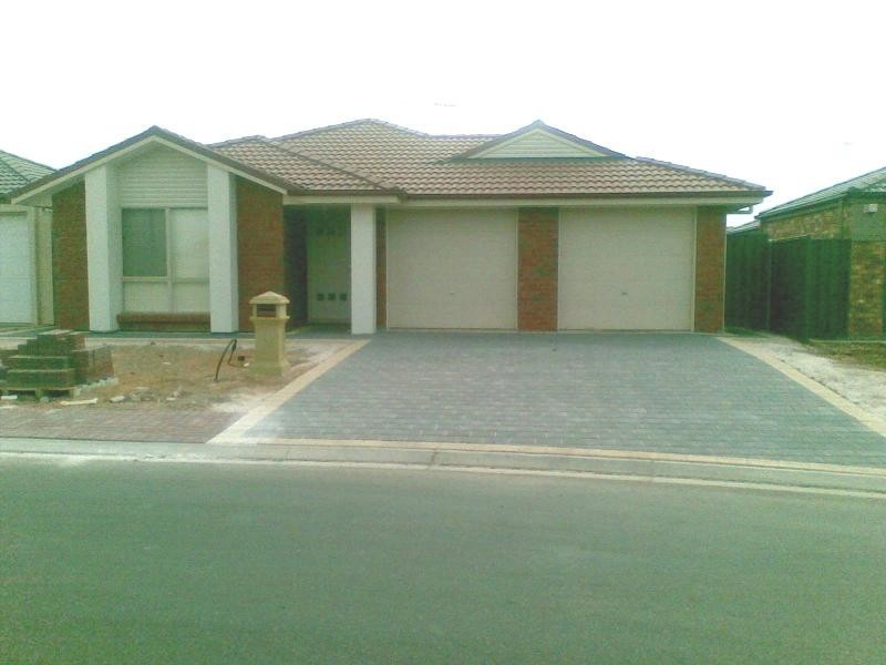 79 LAKESIDE DRIVE, Andrews Farm SA 5114