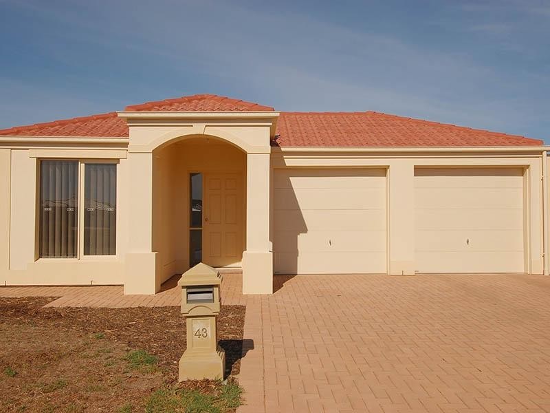 43 LAKESIDE DRIVE, Andrews Farm SA 5114