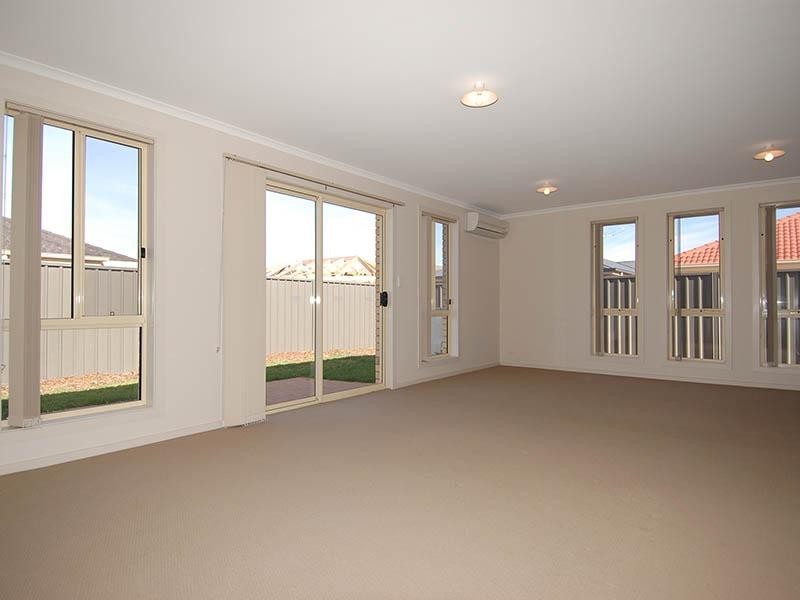 43 LAKESIDE DRIVE, Andrews Farm SA 5114