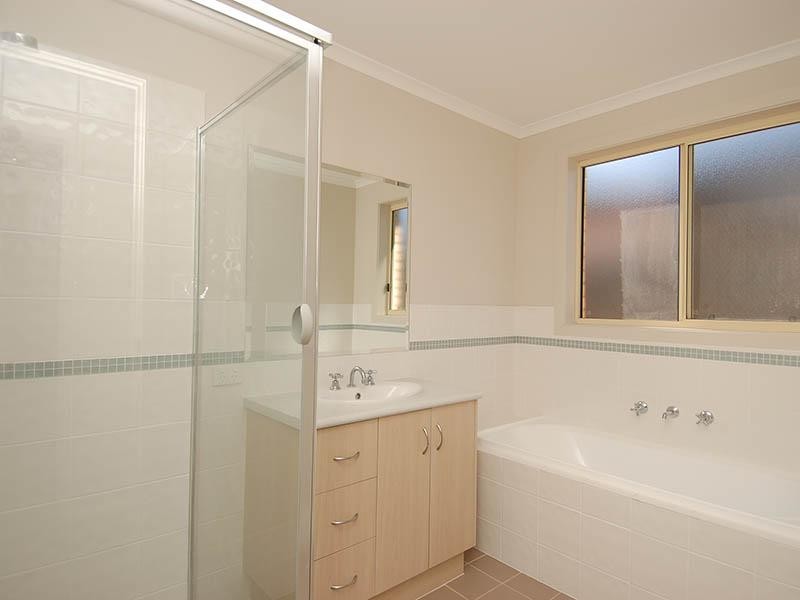 43 LAKESIDE DRIVE, Andrews Farm SA 5114