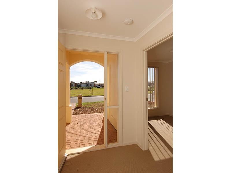 43 LAKESIDE DRIVE, Andrews Farm SA 5114