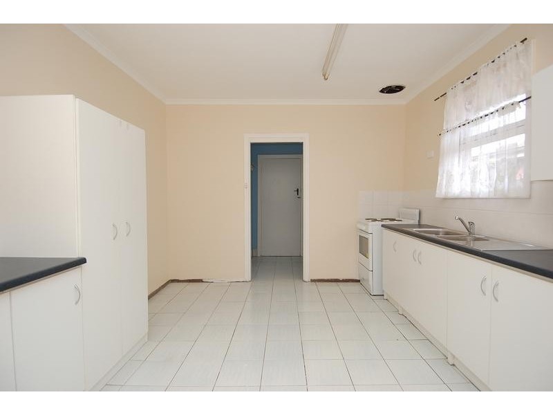 8 Robins Street, Elizabeth Downs SA 5113