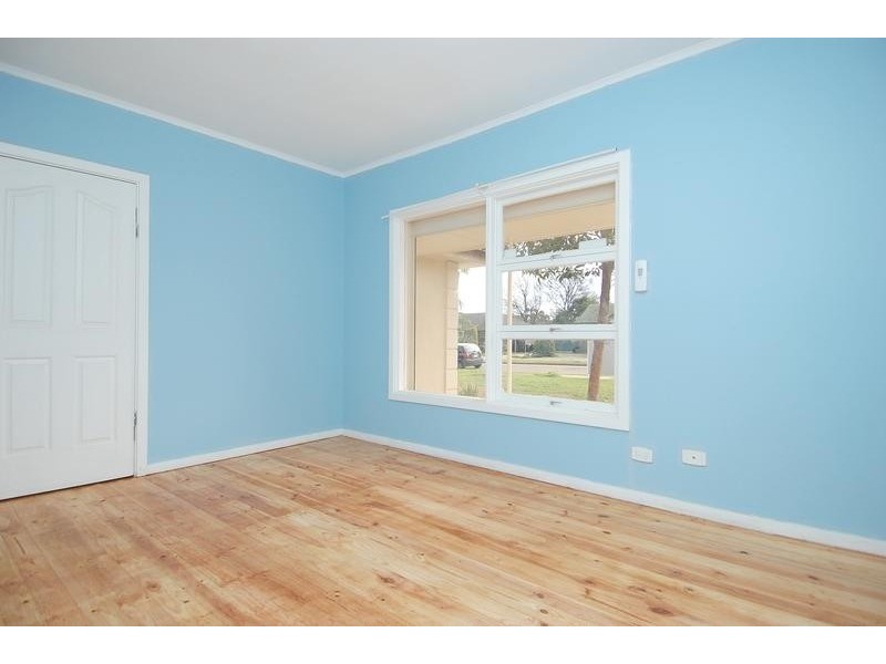 8 Robins Street, Elizabeth Downs SA 5113