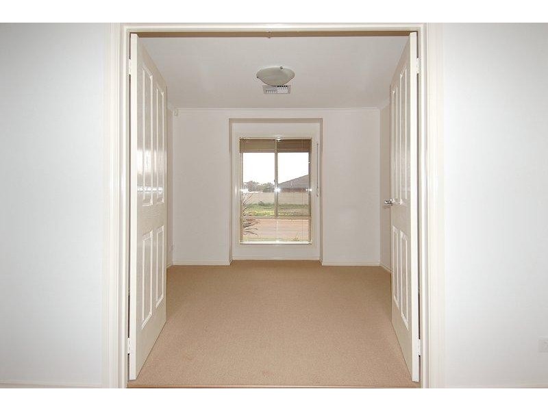 1 Strathaird Court, Smithfield SA 5114