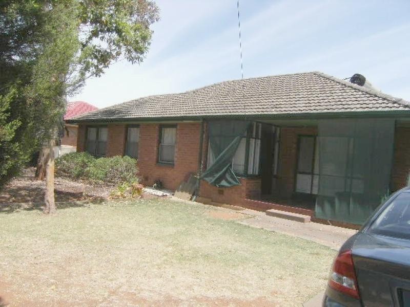 27 Crisp Road, Elizabeth Downs SA 5113