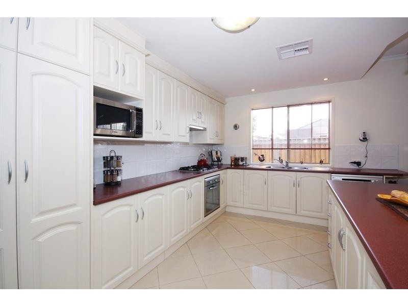 10 Shoalhaven Circuit, Mawson Lakes SA 5095