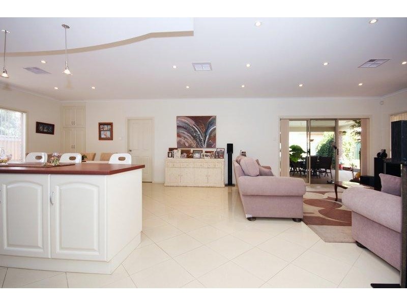 10 Shoalhaven Circuit, Mawson Lakes SA 5095