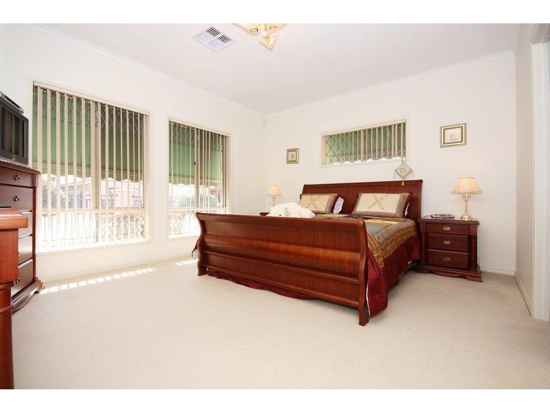 10 Shoalhaven Circuit, Mawson Lakes SA 5095