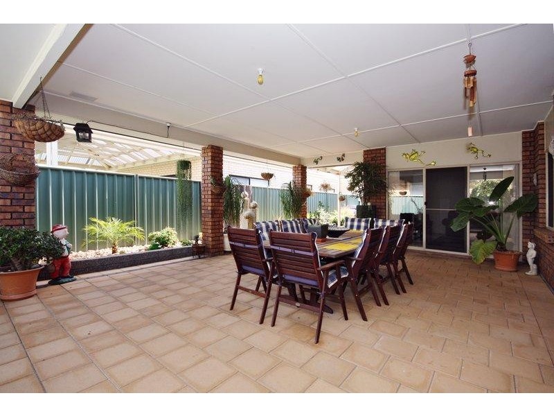 10 Shoalhaven Circuit, Mawson Lakes SA 5095