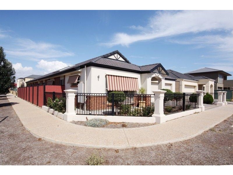 10 Shoalhaven Circuit, Mawson Lakes SA 5095