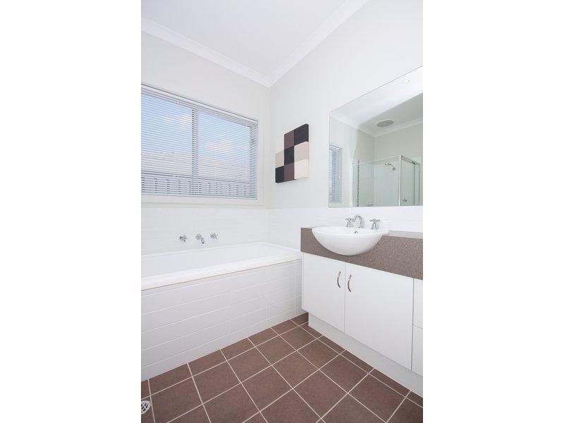 7 Lakeside Drive, Andrews Farm SA 5114