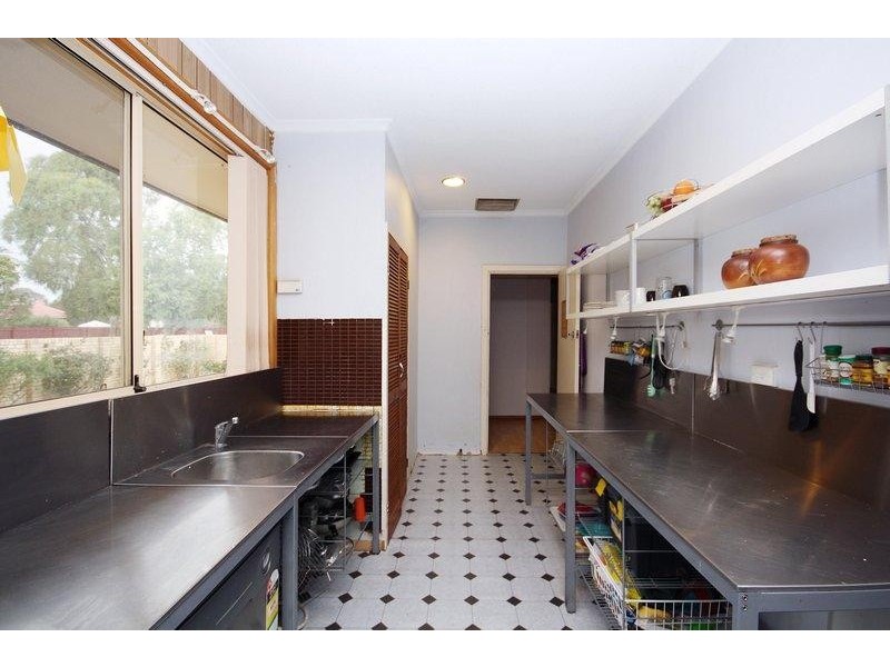 4 Marleycombe Road, Elizabeth Vale SA 5112