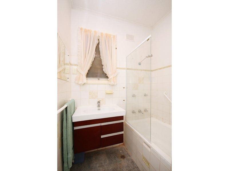 4 Marleycombe Road, Elizabeth Vale SA 5112