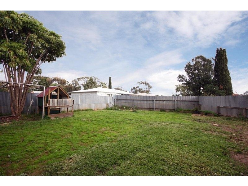 4 Marleycombe Road, Elizabeth Vale SA 5112