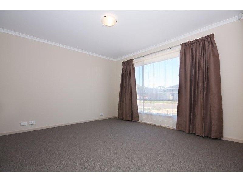 39 Strathaird Boulevard, Smithfield SA 5114