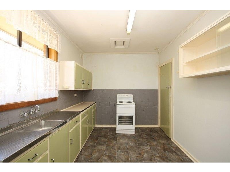 14 St. Leonard Crescent, Elizabeth Downs SA 5113