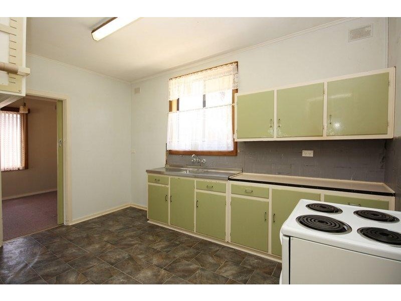 14 St. Leonard Crescent, Elizabeth Downs SA 5113