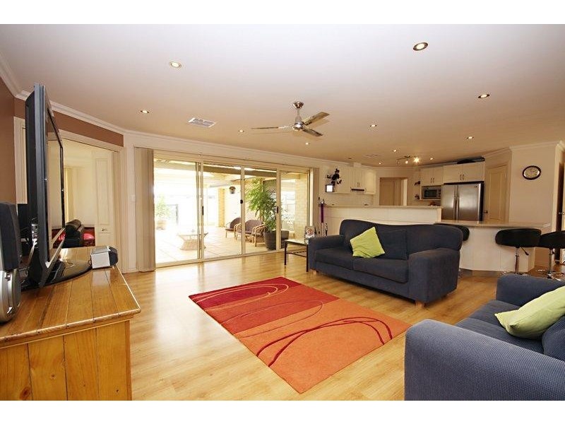 8 Gravity Grove, Munno Para West SA 5115