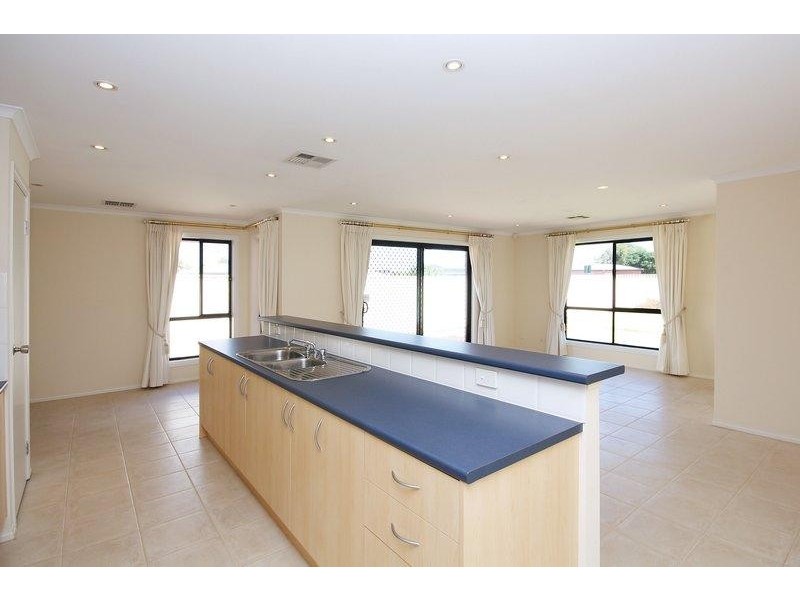 6 Strathaird Boulevard, Smithfield SA 5114