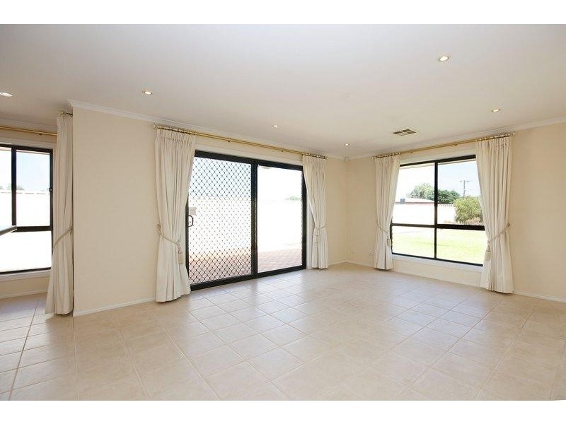 6 Strathaird Boulevard, Smithfield SA 5114