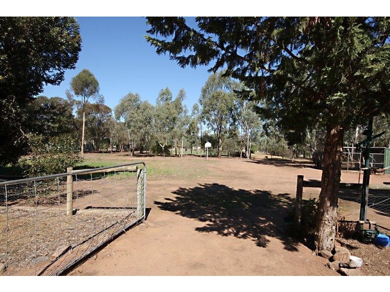 16 Connell Vale Road, Lewiston SA 5501