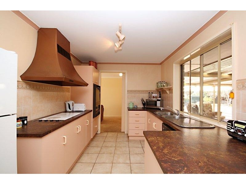 16 Connell Vale Road, Lewiston SA 5501