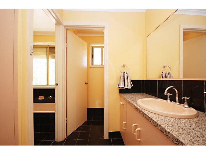 16 Connell Vale Road, Lewiston SA 5501