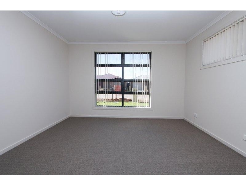21 Coonawarra Avenue, Andrews Farm SA 5114