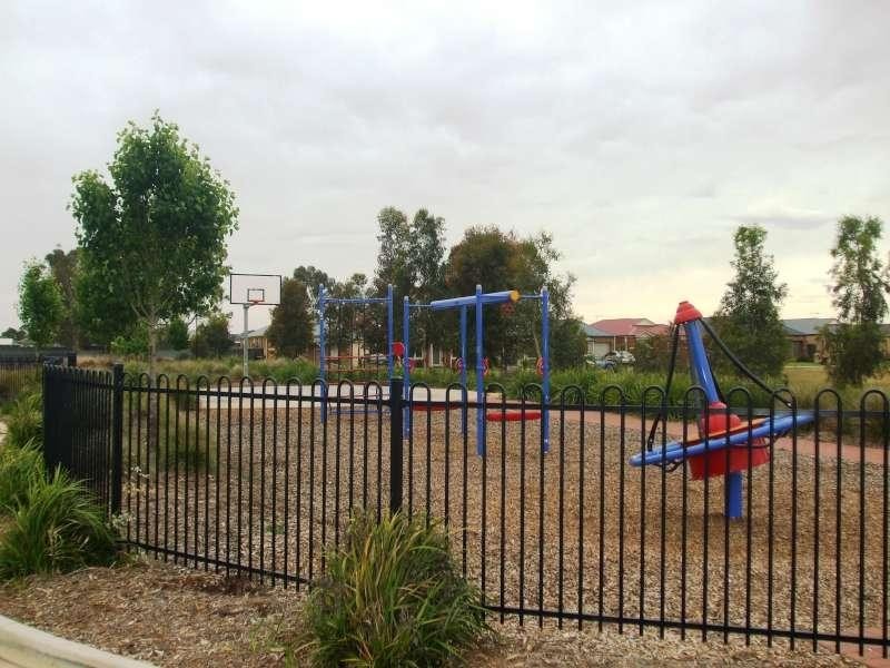 79 Lakeside Drive, Andrews Farm SA 5114