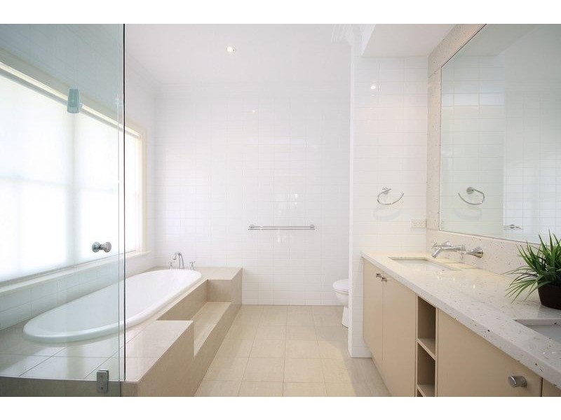 13 Isla Circuit, Mawson Lakes SA 5095