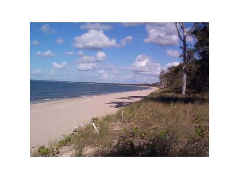 37 BEACH DRIVE, Burrum Heads QLD 4659
