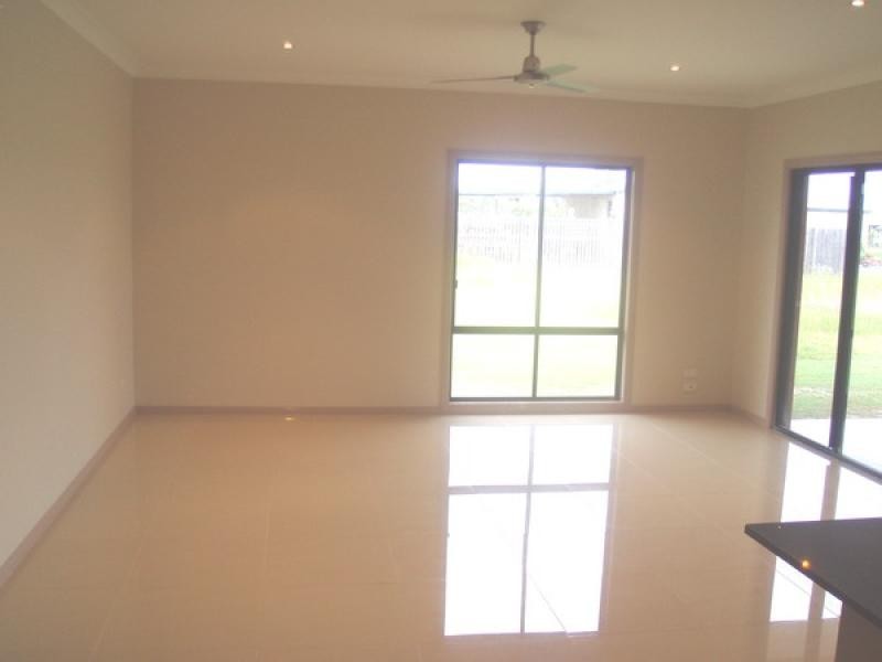 33 TRAVISTON WAY, Burrum Heads QLD 4659