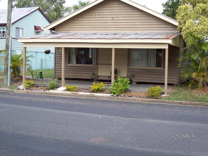 33 BURRUM STREET, Burrum Heads QLD 4659