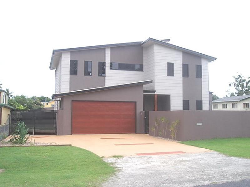 12 HOWARD STREET, Burrum Heads QLD 4659